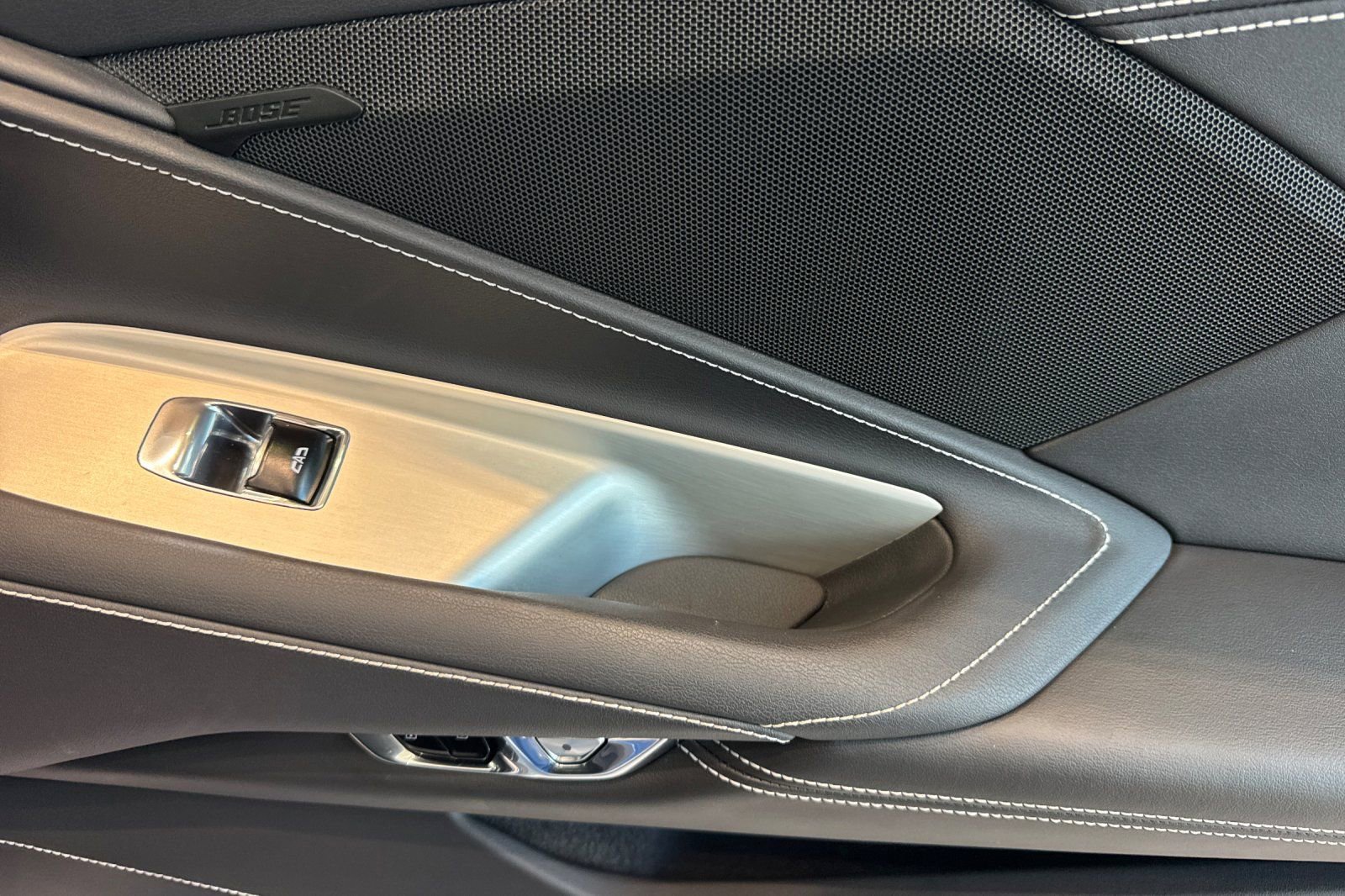 Used 2022 Chevrolet Corvette Stingray Convertible w/ Z51 Performance Package image 18