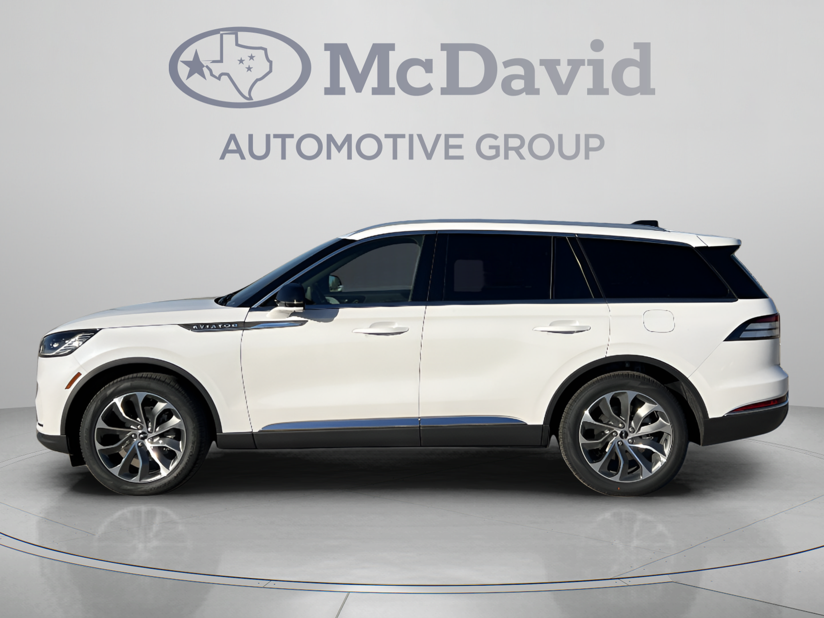 New 2026 Lincoln Aviator Reserve w/ Luxury Package RWD image 2
