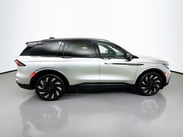 Used 2025 Lincoln Nautilus Reserve w/ Jet Appearance Package AWD/4WD image 8