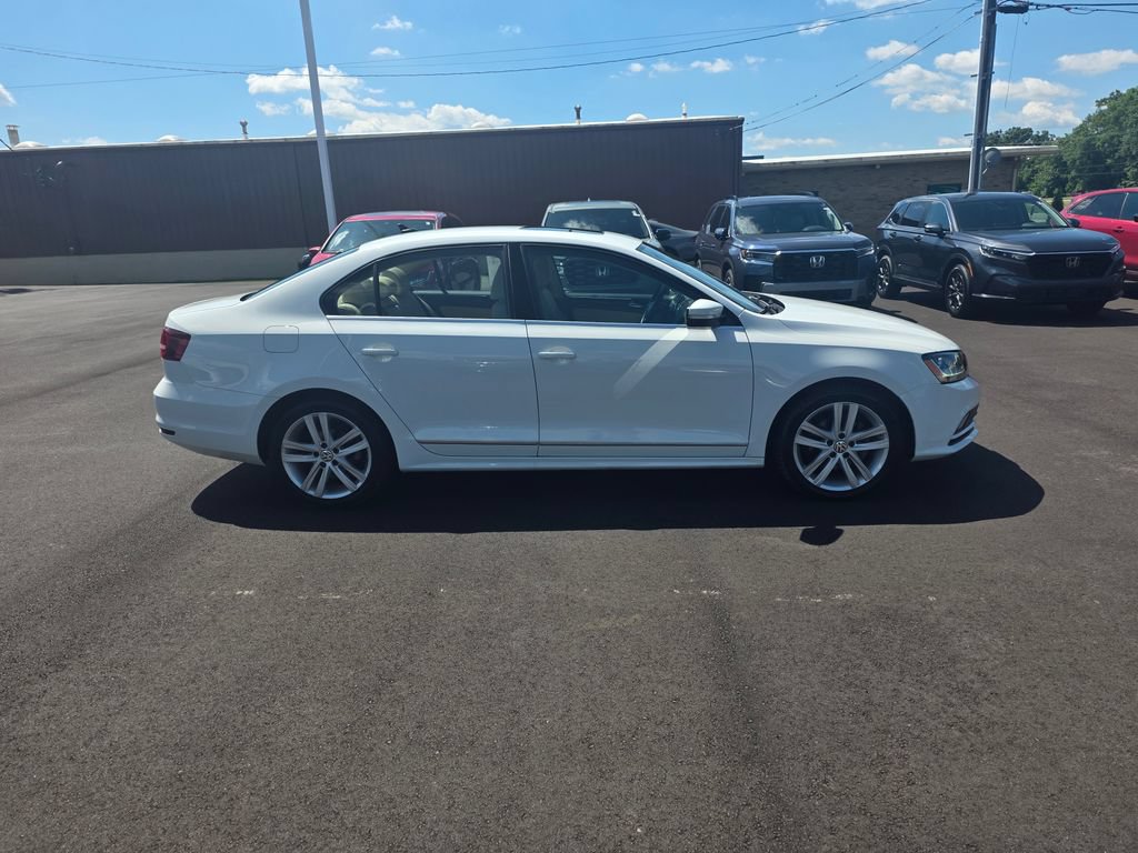 Used 2017 Volkswagen Jetta SEL FWD image 2