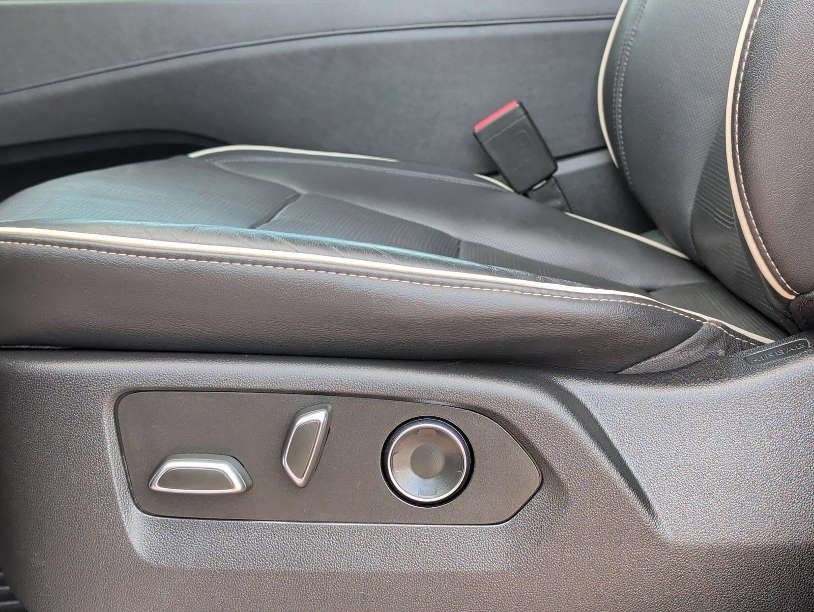 Used 2021 Cadillac Escalade Premium Luxury image 9