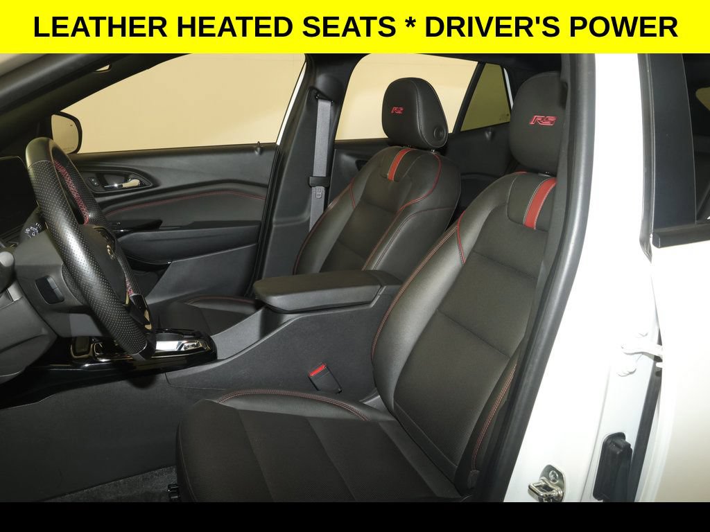 Used 2025 Chevrolet Trax RS w/ Driver Confidence Package FWD image 3