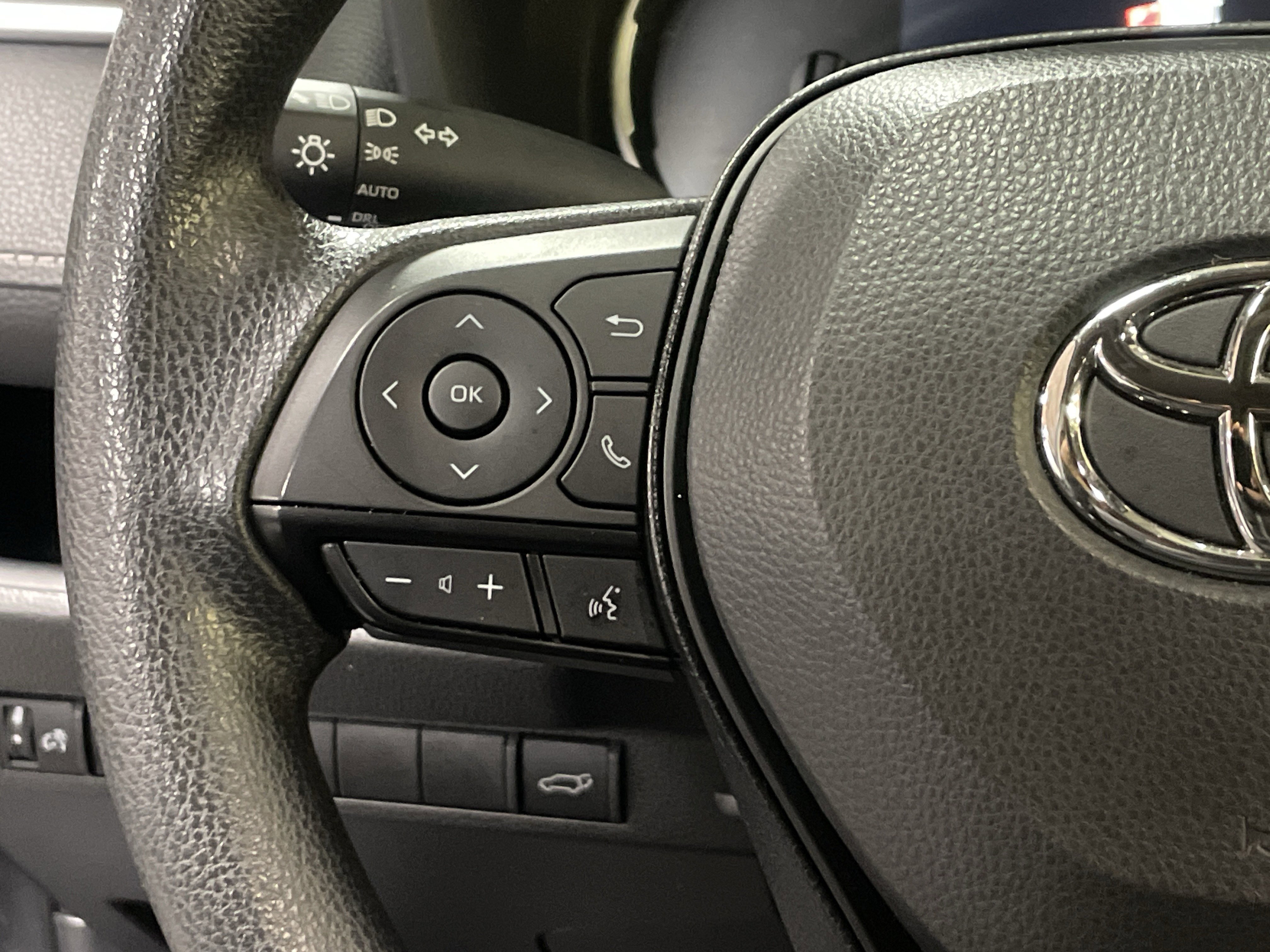 Used 2025 Toyota RAV4 XLE image 19