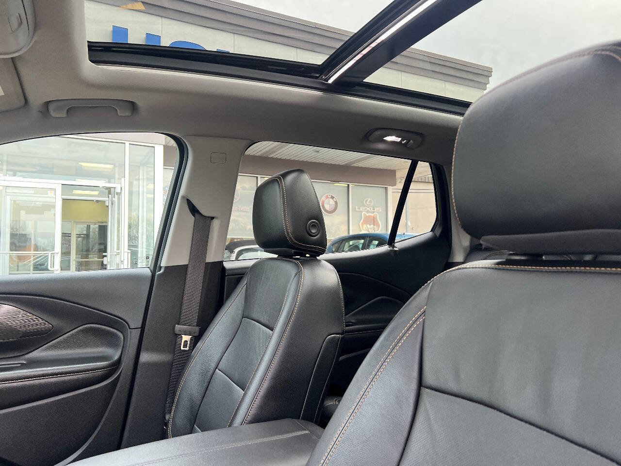Used 2018 GMC Terrain SLT w/ Preferred Package FWD image 17