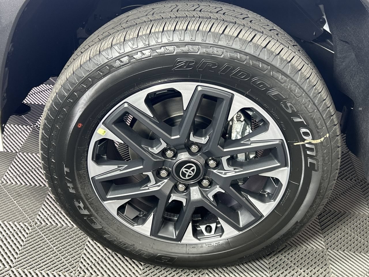 New 2026 Toyota Tundra Limited AWD/4WD image 9