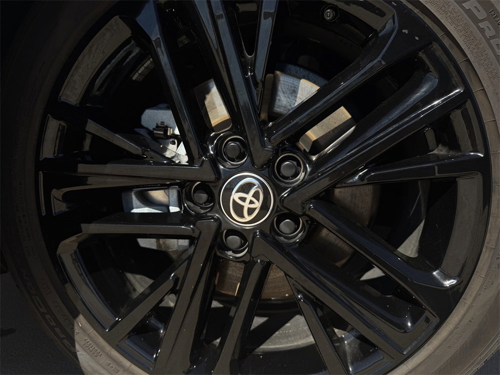 Used 2025 Toyota Camry SE w/ Convenience Package image 9