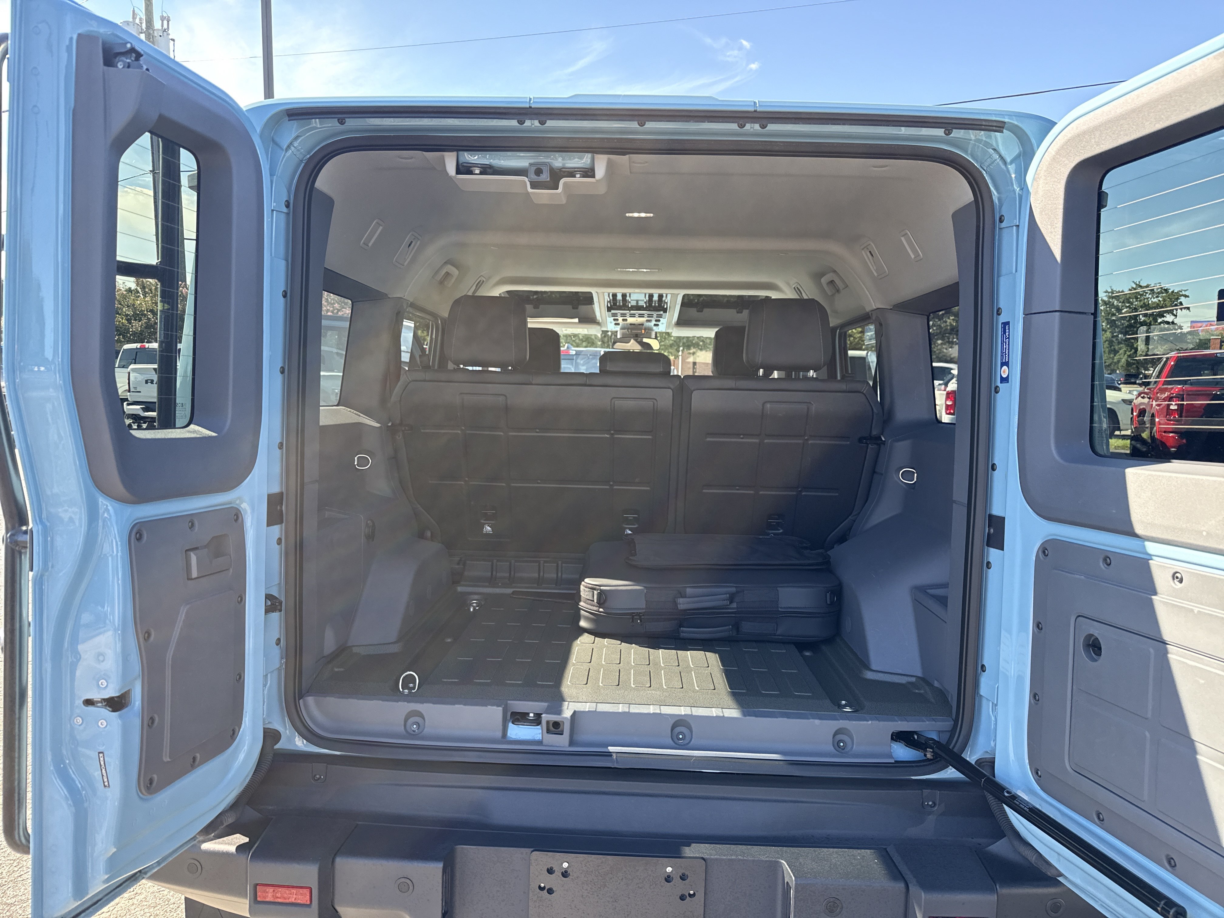 Used 2025 INEOS Grenadier Station Wagon AWD/4WD image 32