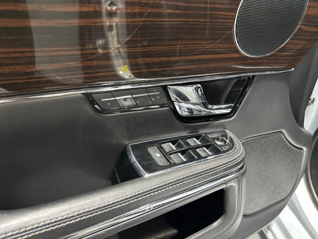 Used 2011 Jaguar XJ RWD image 38