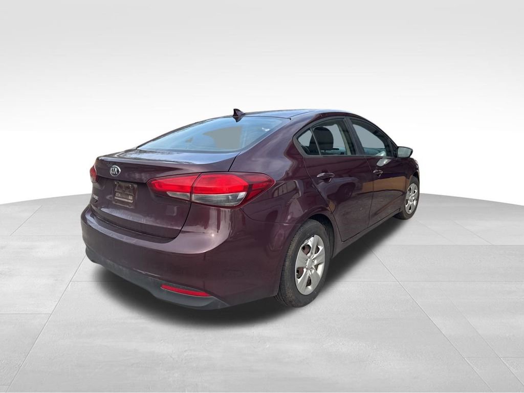 Used 2017 Kia Forte LX image 4