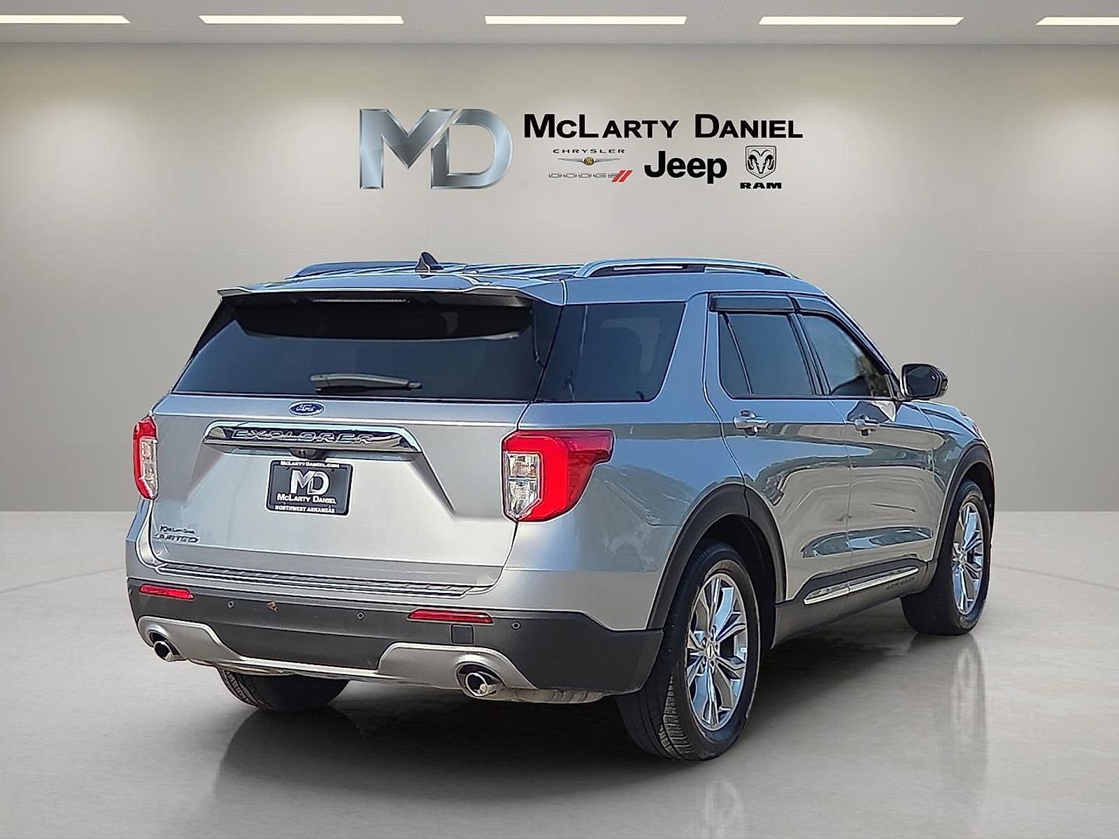 Used 2024 Ford Explorer Limited RWD image 5