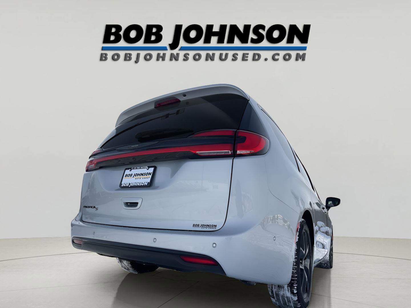 Used 2024 Chrysler Pacifica Touring-L w/ S Appearance Package image 10