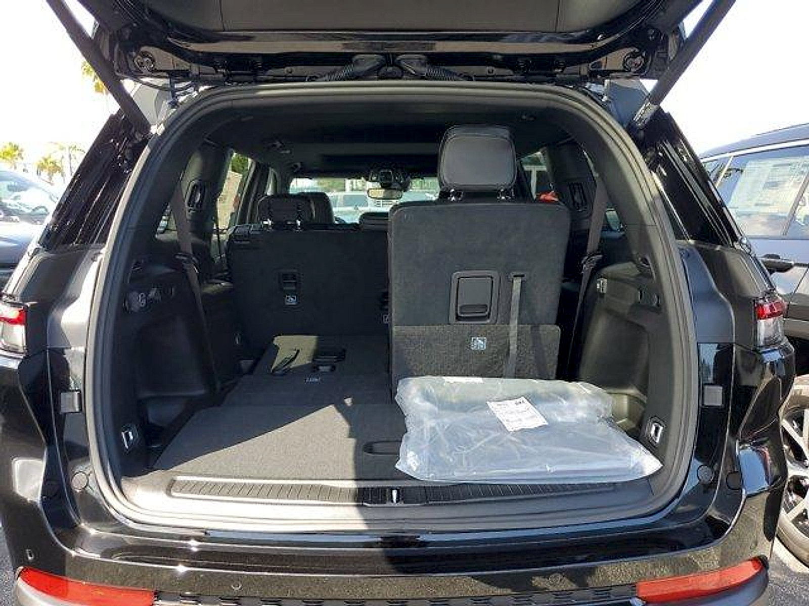 New 2024 Jeep Grand Cherokee L Altitude RWD image 5