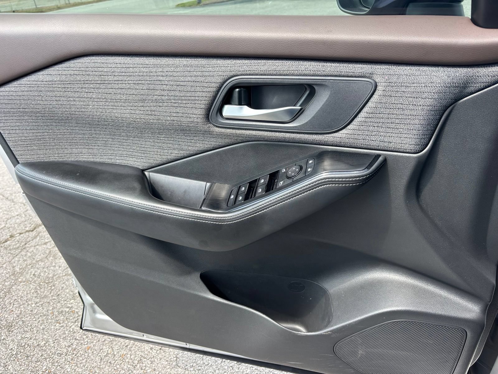 Used 2023 Nissan Rogue SV AWD/4WD image 12