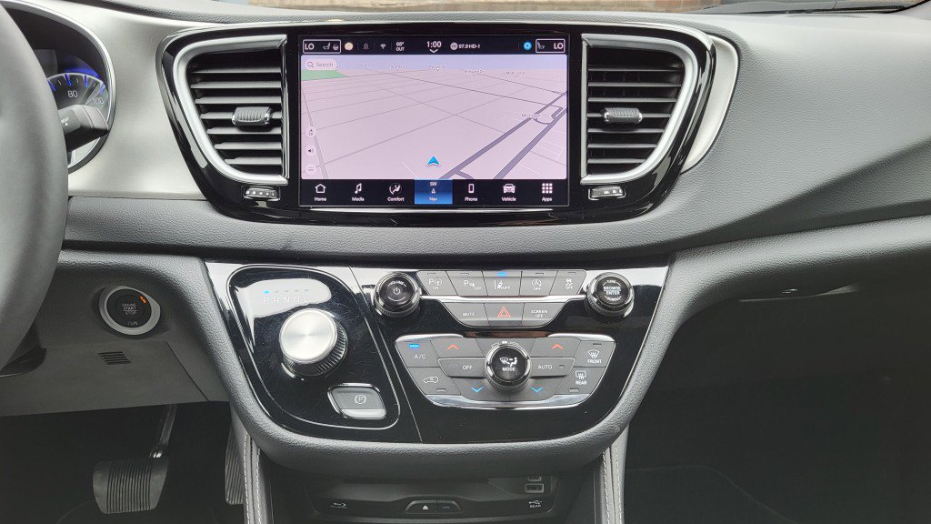Used 2024 Chrysler Pacifica Limited w/ Uconnect Theater Family Group image 32