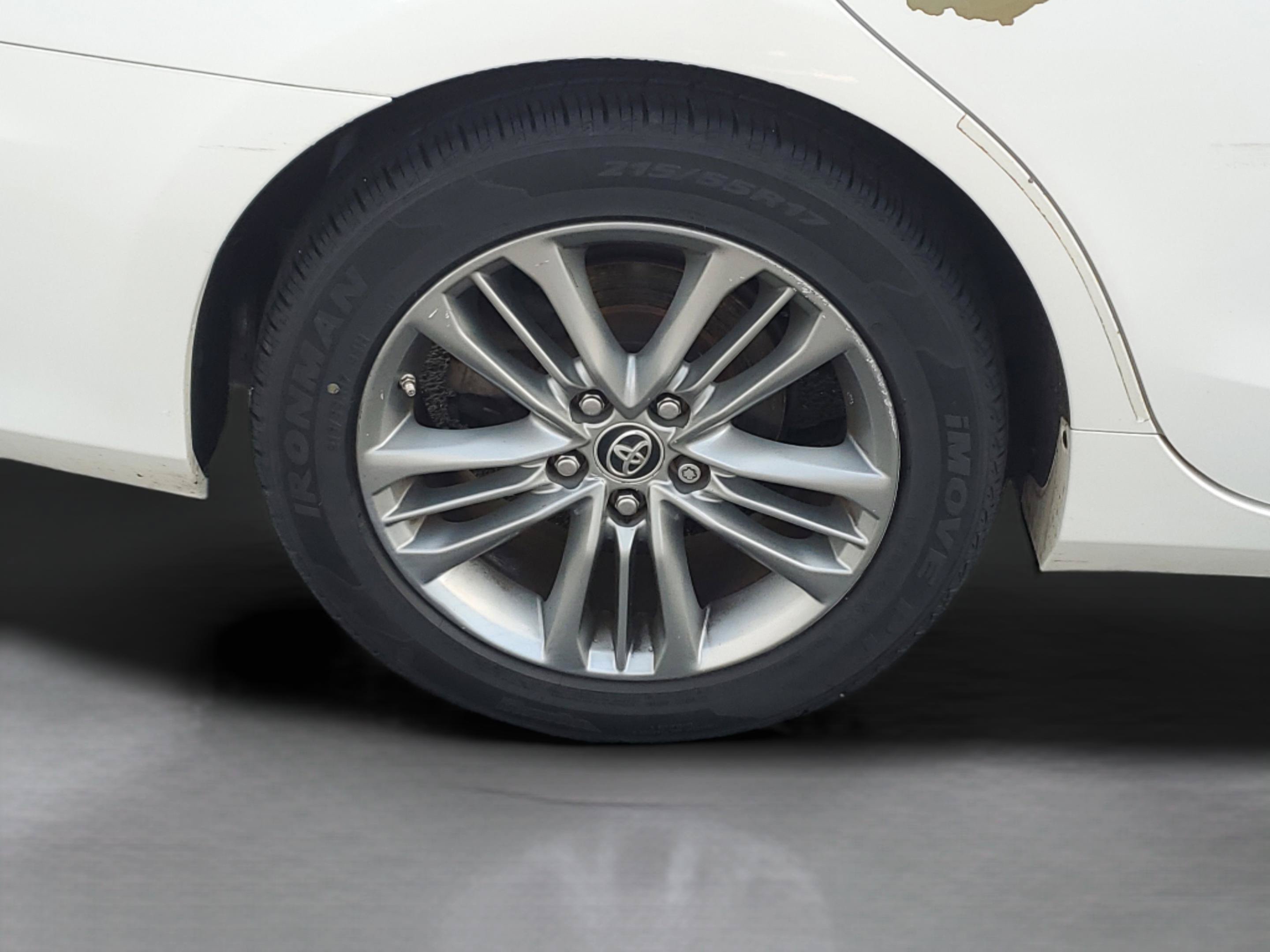 Used 2015 Toyota Camry SE FWD image 29