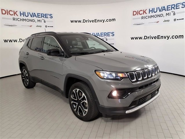 Used 2024 Jeep Compass Limited image 3