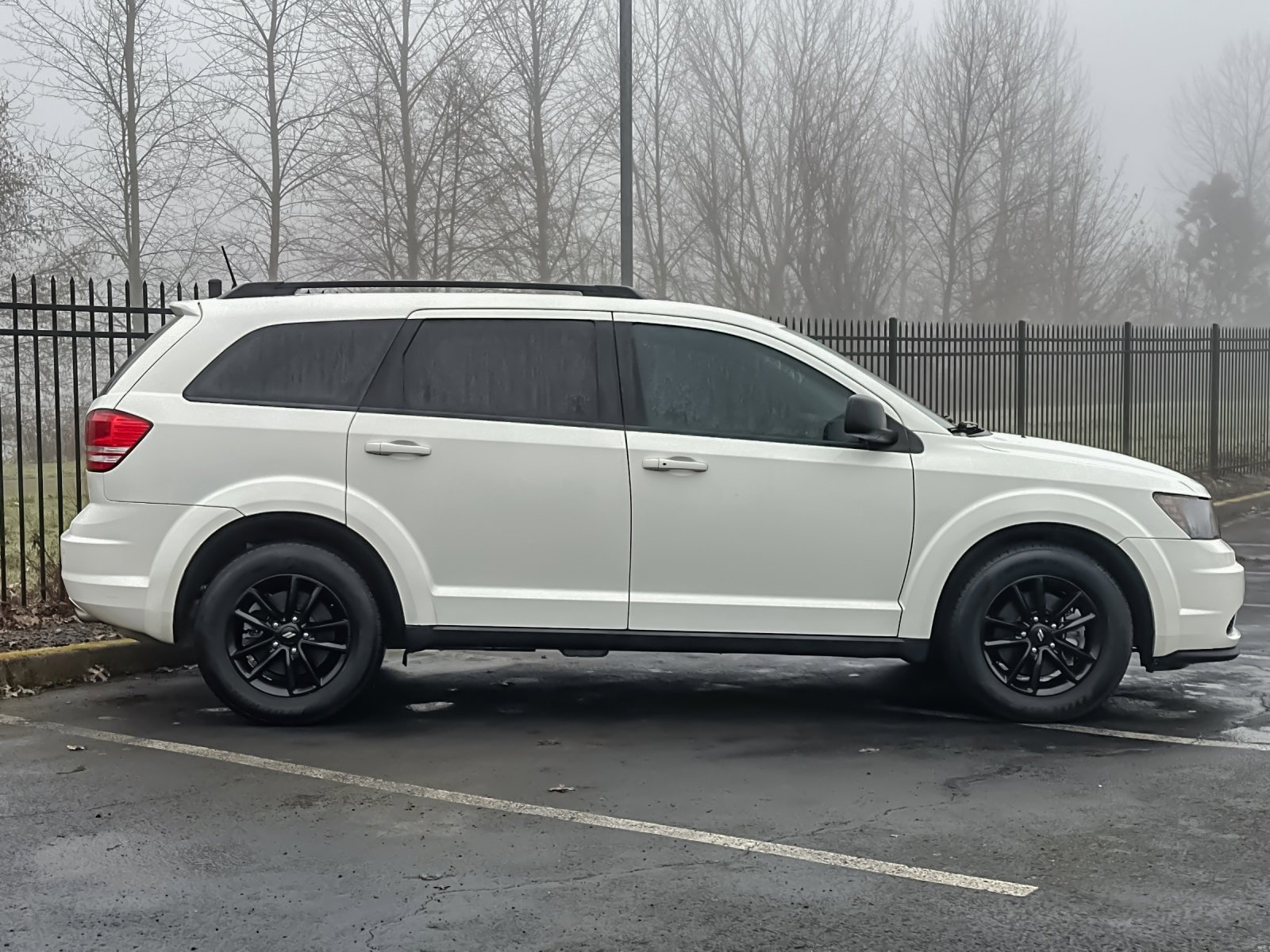 Used 2020 Dodge Journey SE w/ SE Popular Equipment Group image 3