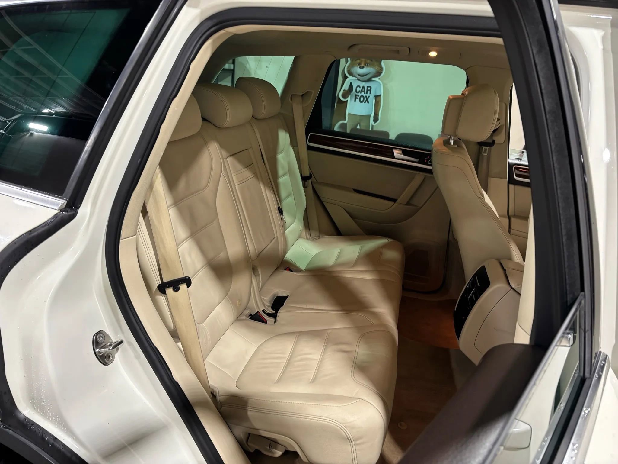 Used 2011 Volkswagen Touareg Executive image 16