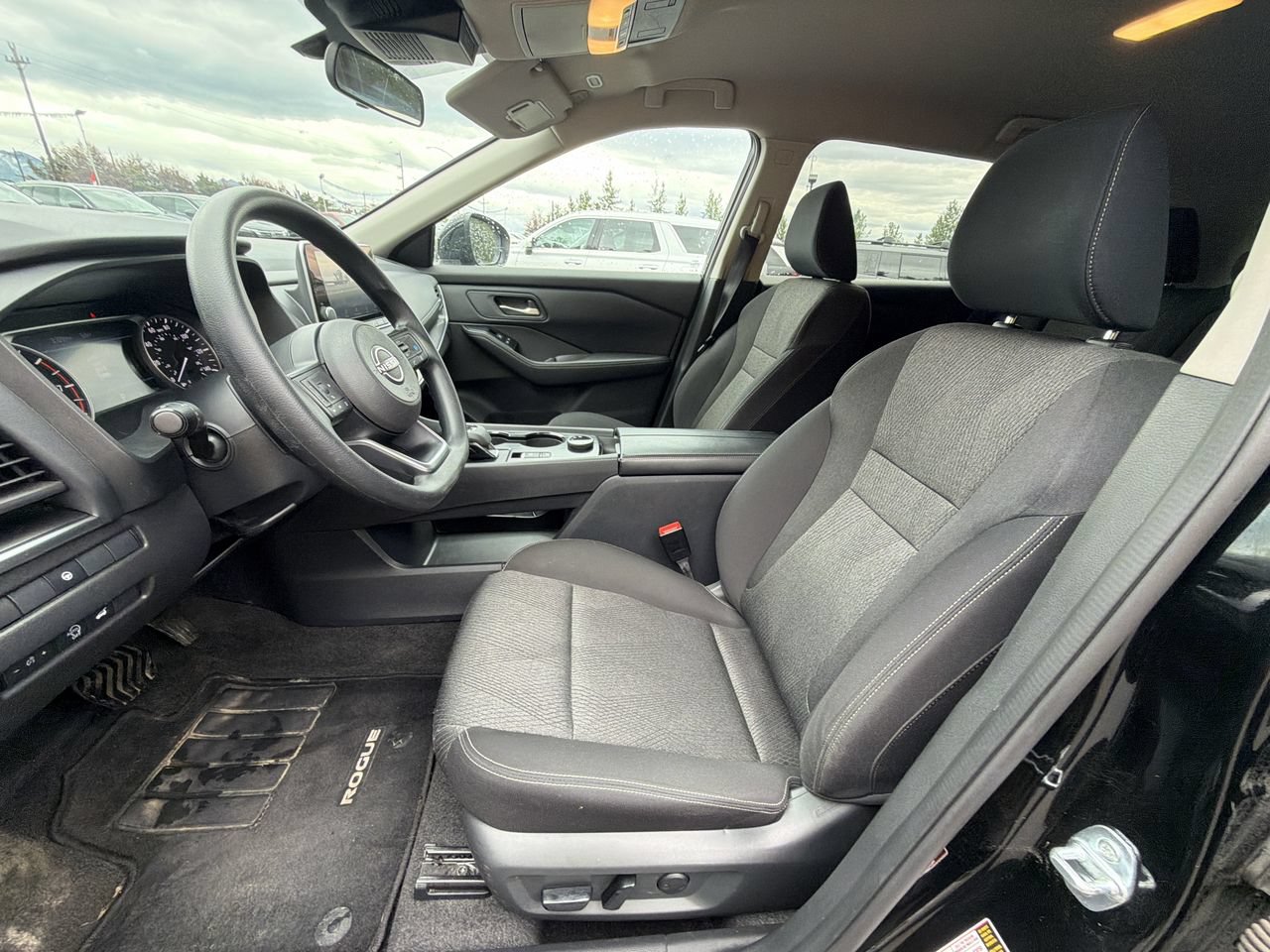 Used 2024 Nissan Rogue SV AWD/4WD image 13
