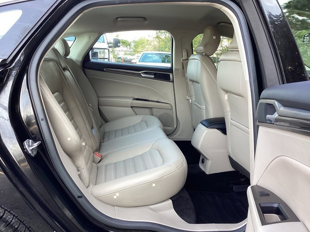 Used 2017 Ford Fusion SE image 29