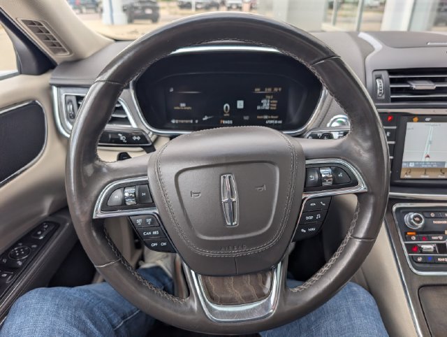 Used 2017 Lincoln Continental Select w/ Climate Package AWD/4WD image 12
