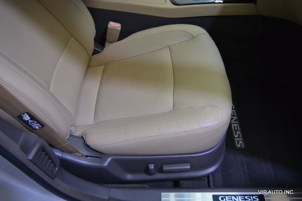 Used 2010 Hyundai Genesis 4.6 RWD image 16