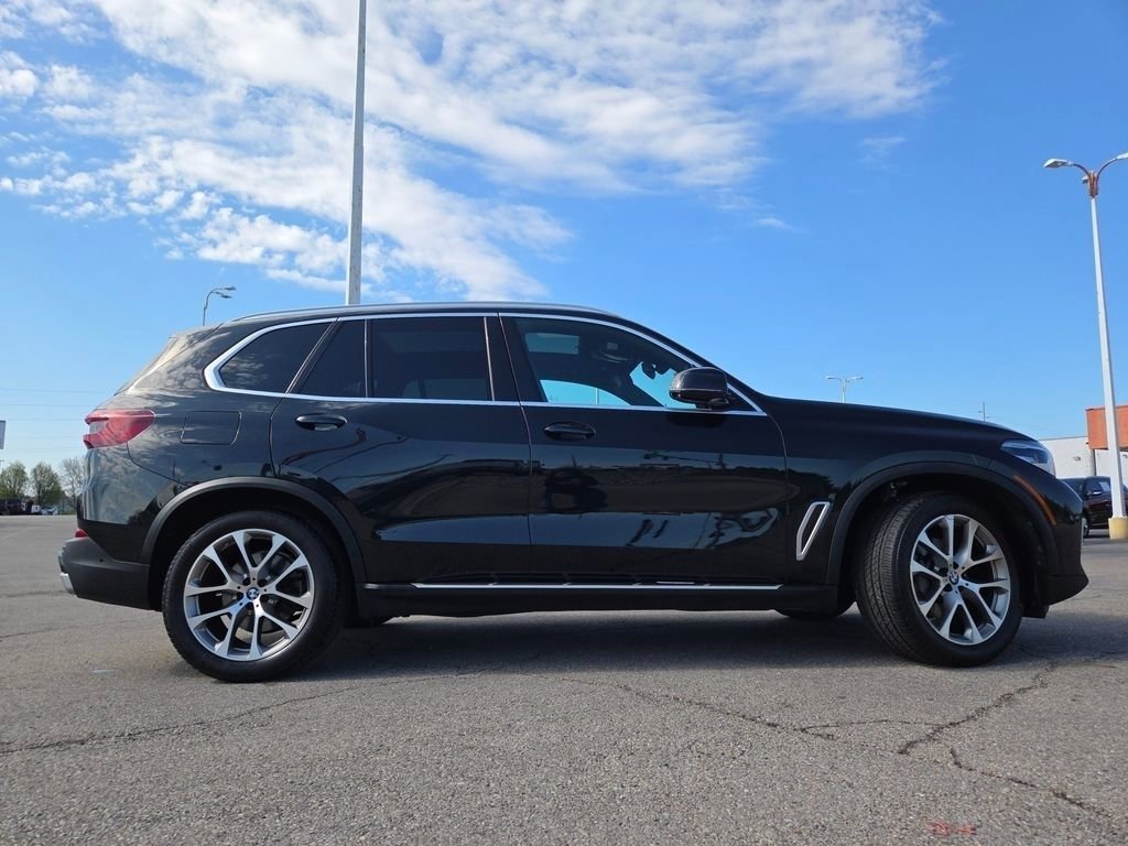 Used 2021 BMW X5 xDrive40i w/ Premium Package image 31