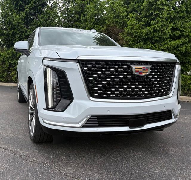 Used 2026 Cadillac Escalade Luxury w/ Touring Package AWD/4WD image 11