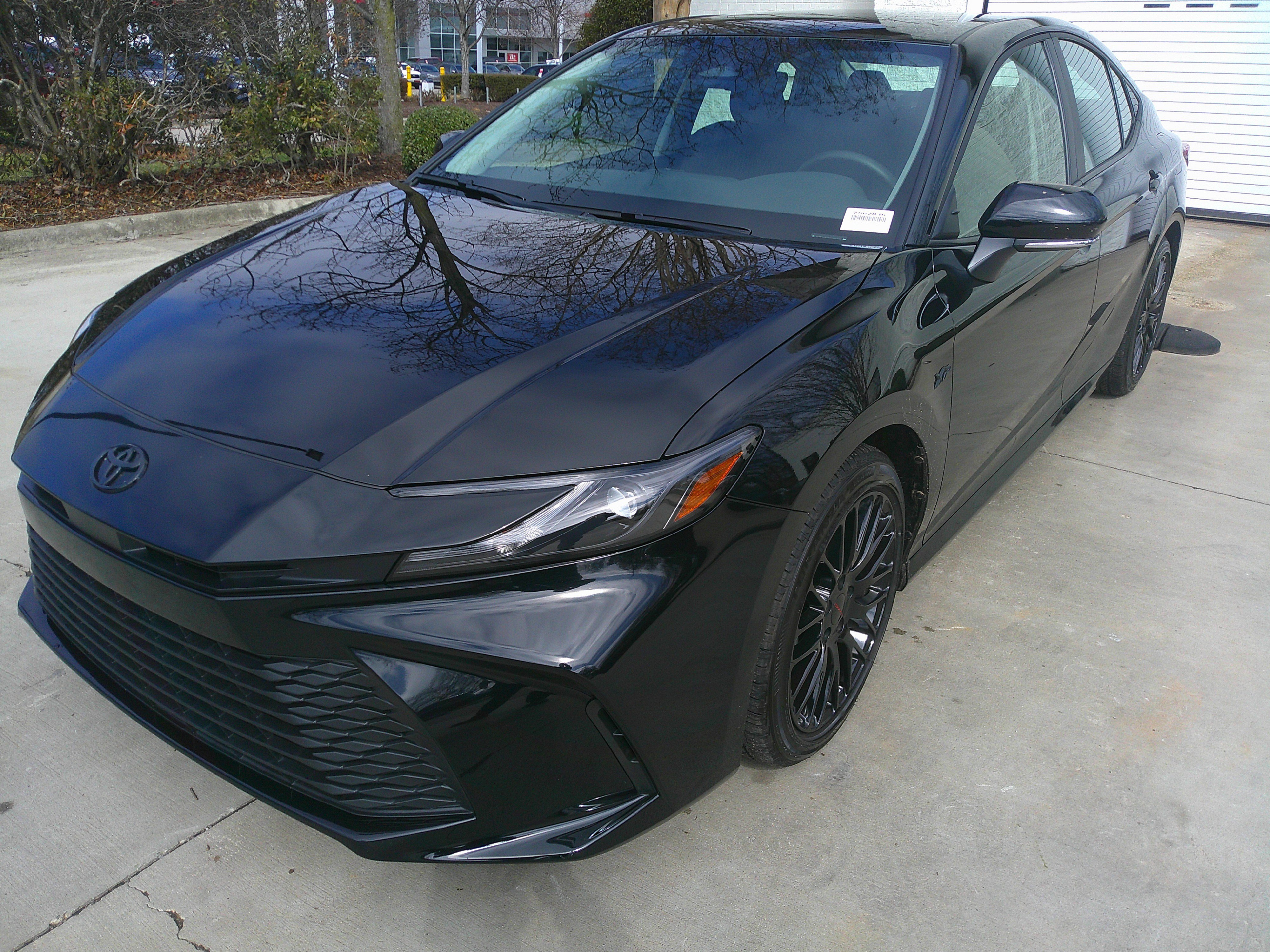 Used 2025 Toyota Camry LE image 5