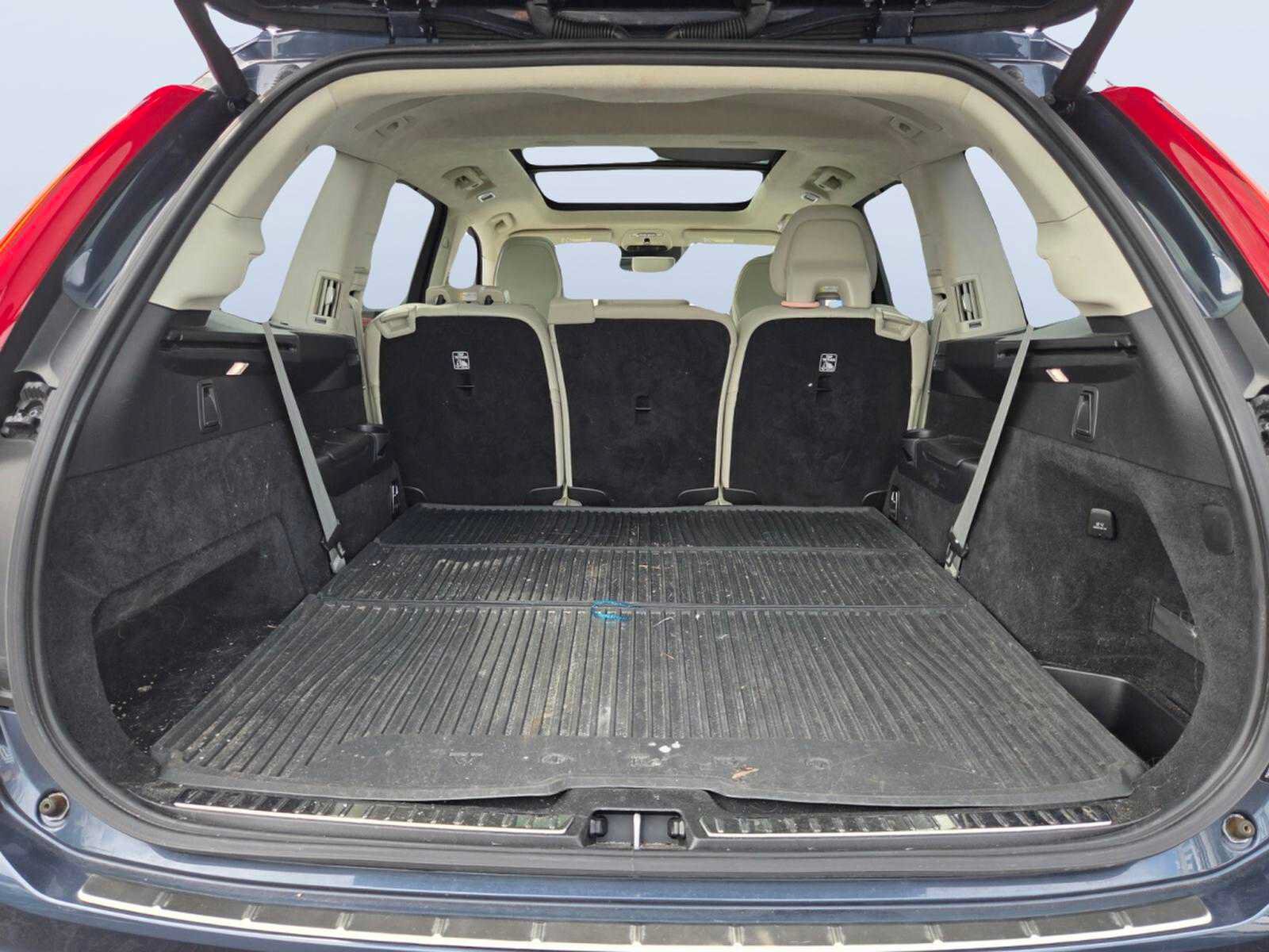 Used 2022 Volvo XC90 T6 Inscription w/ Lounge Package AWD/4WD image 18