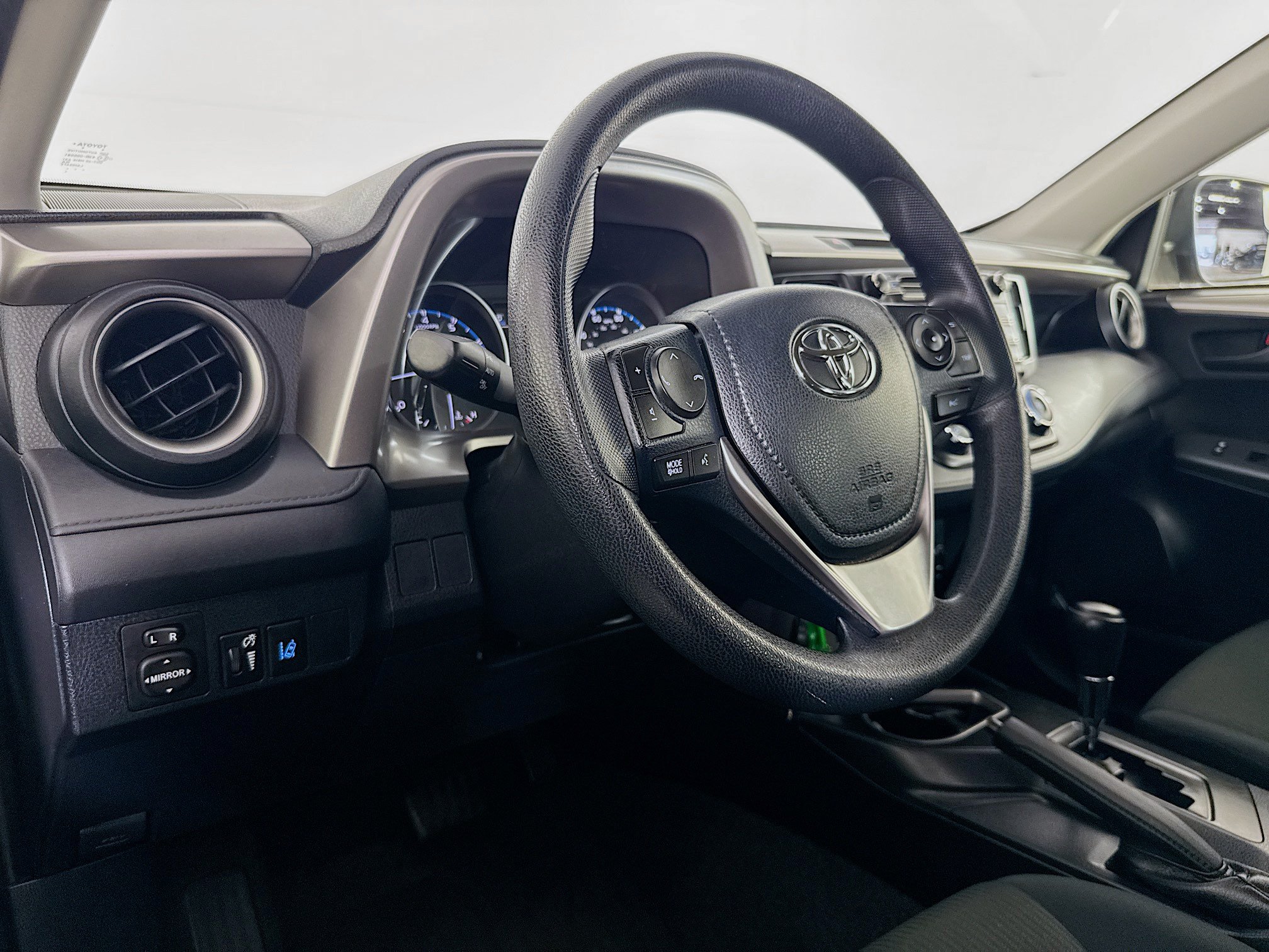 Used 2017 Toyota RAV4 LE FWD image 20