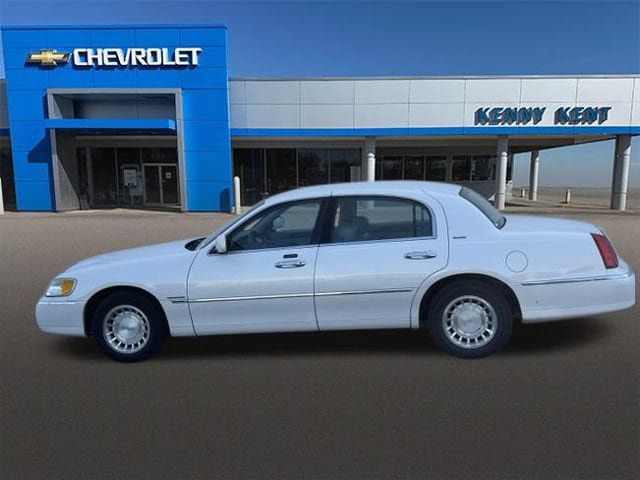 Used 2002 Lincoln Town Car Executive RWD image 29