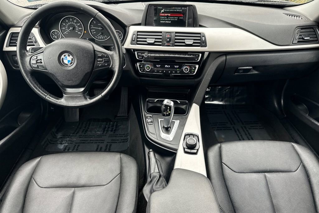 Used 2018 BMW 320i Sedan image 12