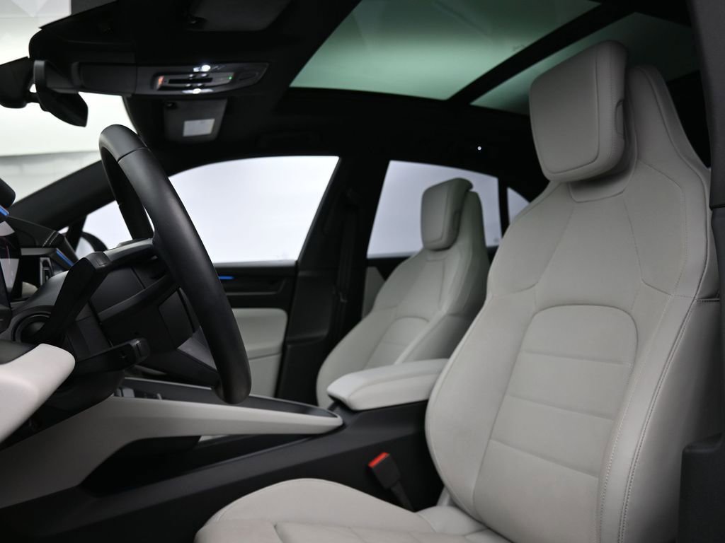 Certified 2024 Porsche Macan 4 Electric image 5