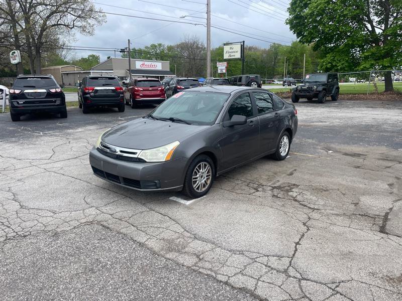 Used 2010 Ford Focus SE FWD image 1