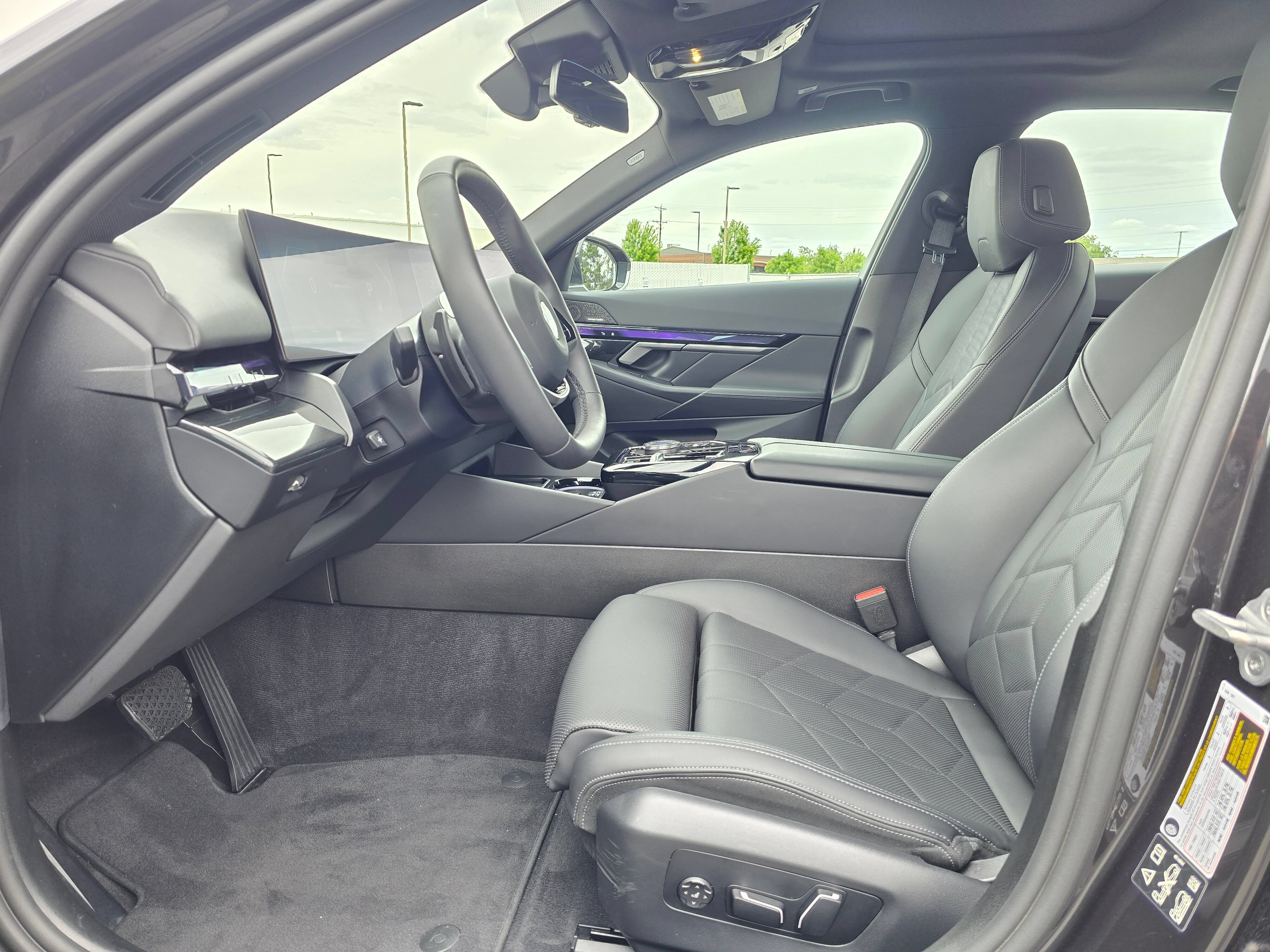 Used 2025 BMW 540i xDrive w/ Premium Package AWD/4WD image 44