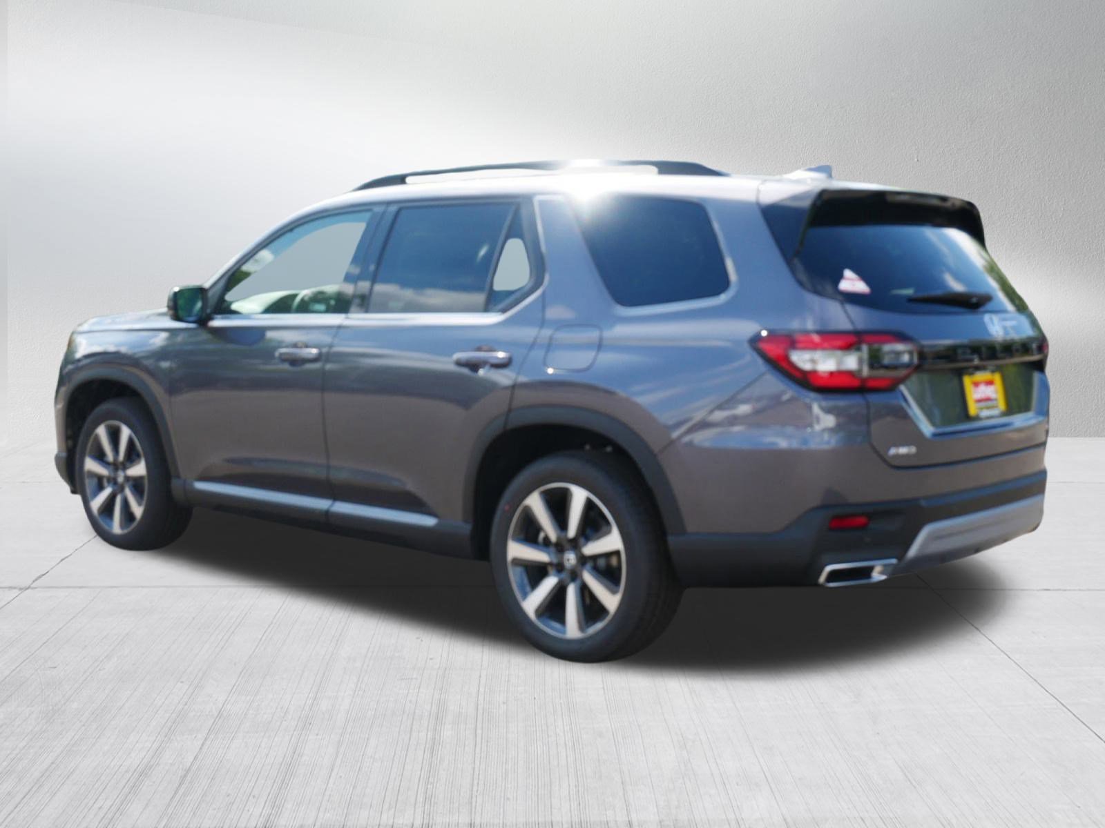 New 2025 Honda Pilot Touring image 5