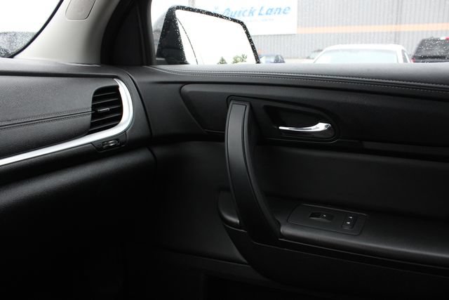 Used 2017 Chevrolet Traverse LT FWD image 19