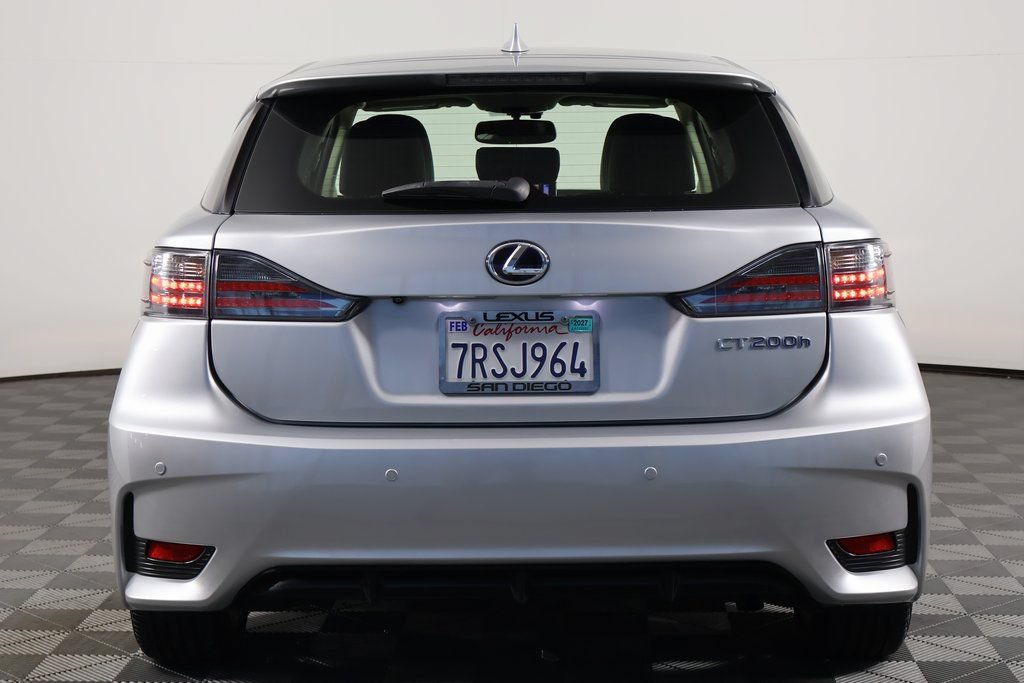 Used 2016 Lexus CT 200h w/ Navigation Package FWD image 5