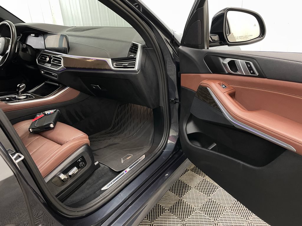 Used 2022 BMW X5 xDrive40i w/ M Sport Package AWD/4WD image 34