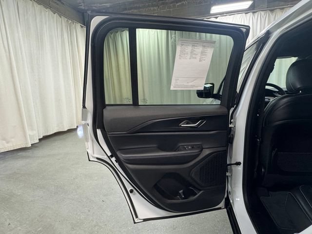 Used 2025 Jeep Grand Cherokee Altitude AWD/4WD image 28