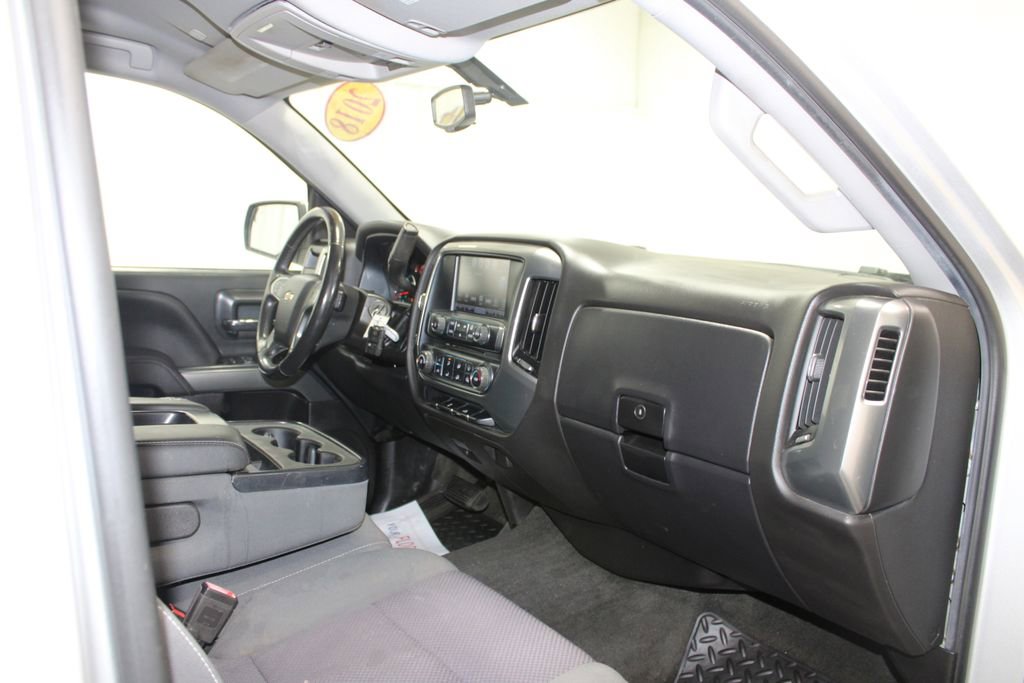 Used 2018 Chevrolet Silverado 1500 LT AWD/4WD image 30