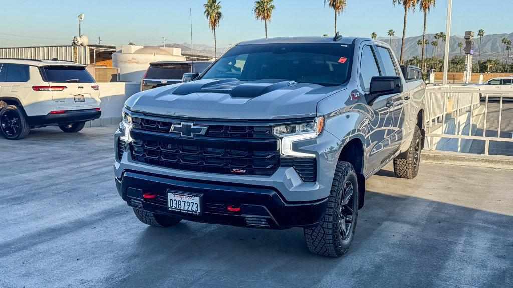 Used 2024 Chevrolet Silverado 1500 LT Trail Boss w/ Convenience Package II AWD/4WD image 4