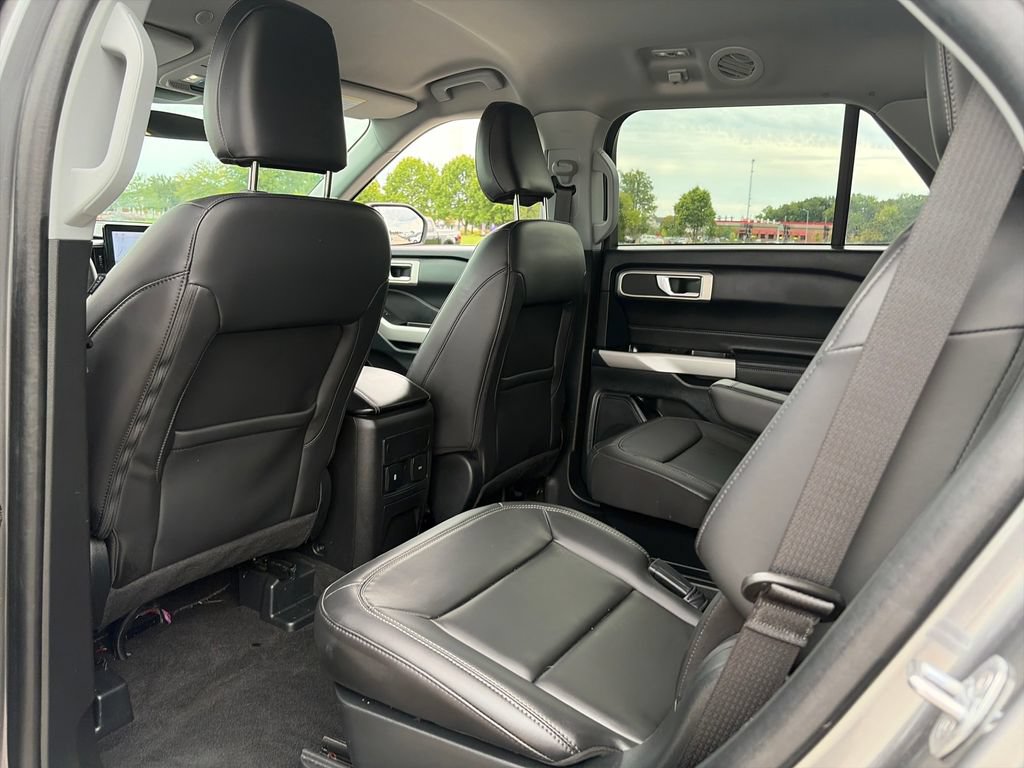 Used 2024 Ford Explorer XLT w/ Equipment Group 202A AWD/4WD image 27