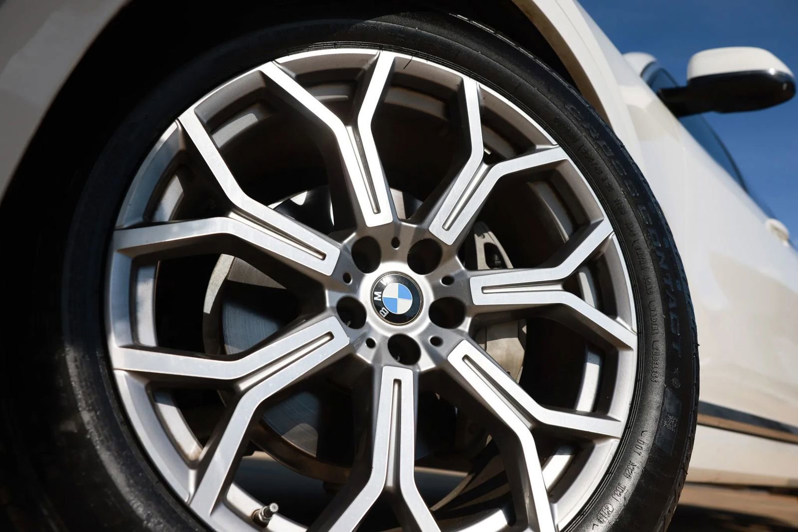 Used 2020 BMW X7 xDrive40i w/ Cold Weather Package image 41
