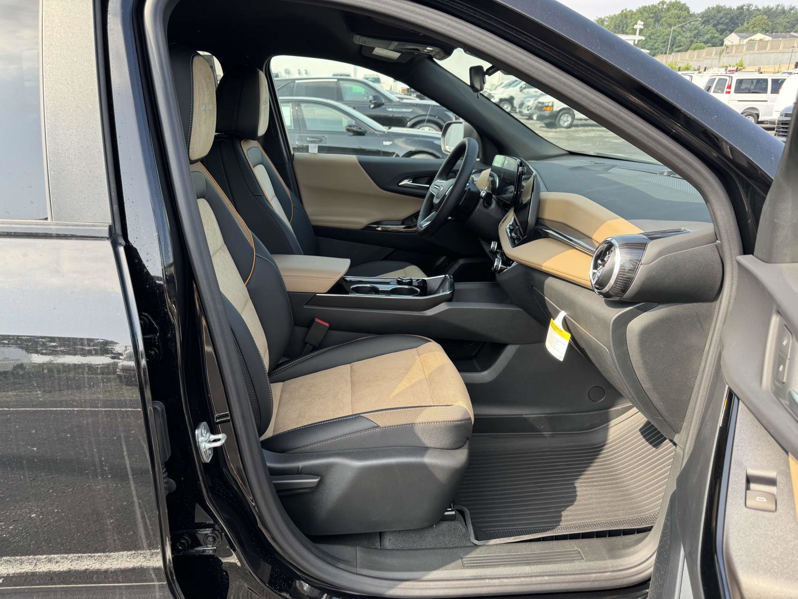 New 2026 Chevrolet Equinox ACTIV w/ LPO, Floor Liner Package image 13