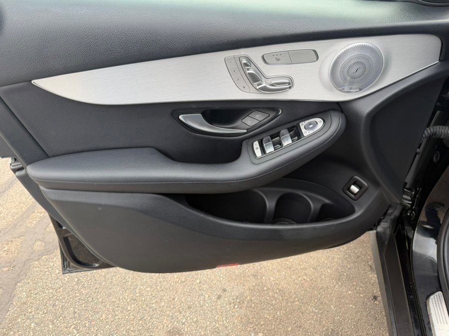 Used 2020 Mercedes-Benz GLC 300 4MATIC image 13