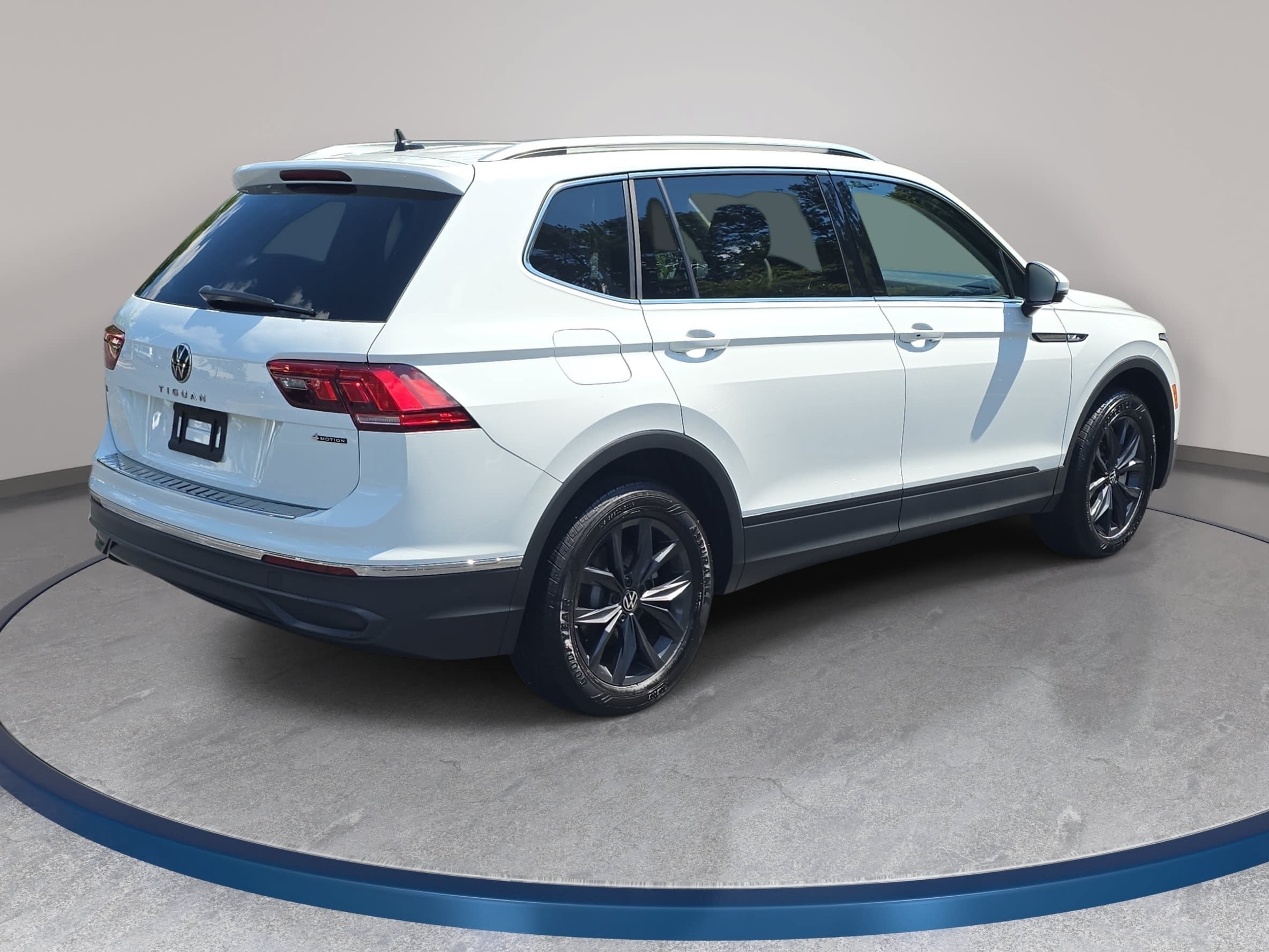 Certified 2024 Volkswagen Tiguan SE AWD/4WD image 5