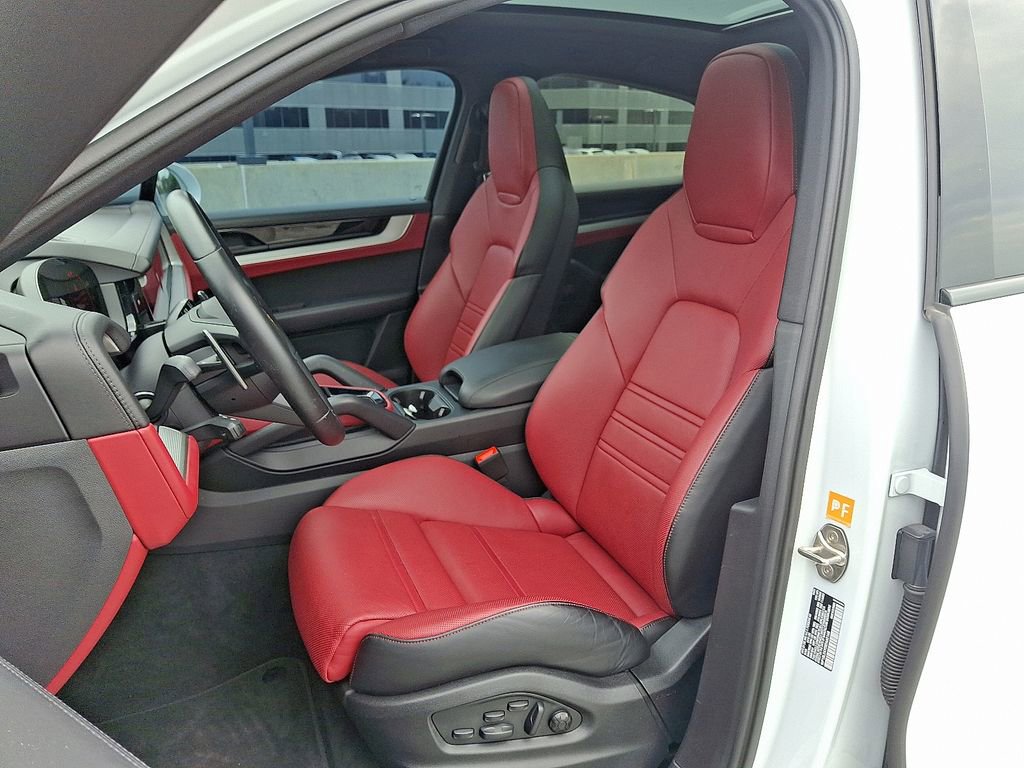 Used 2024 Porsche Cayenne S image 5