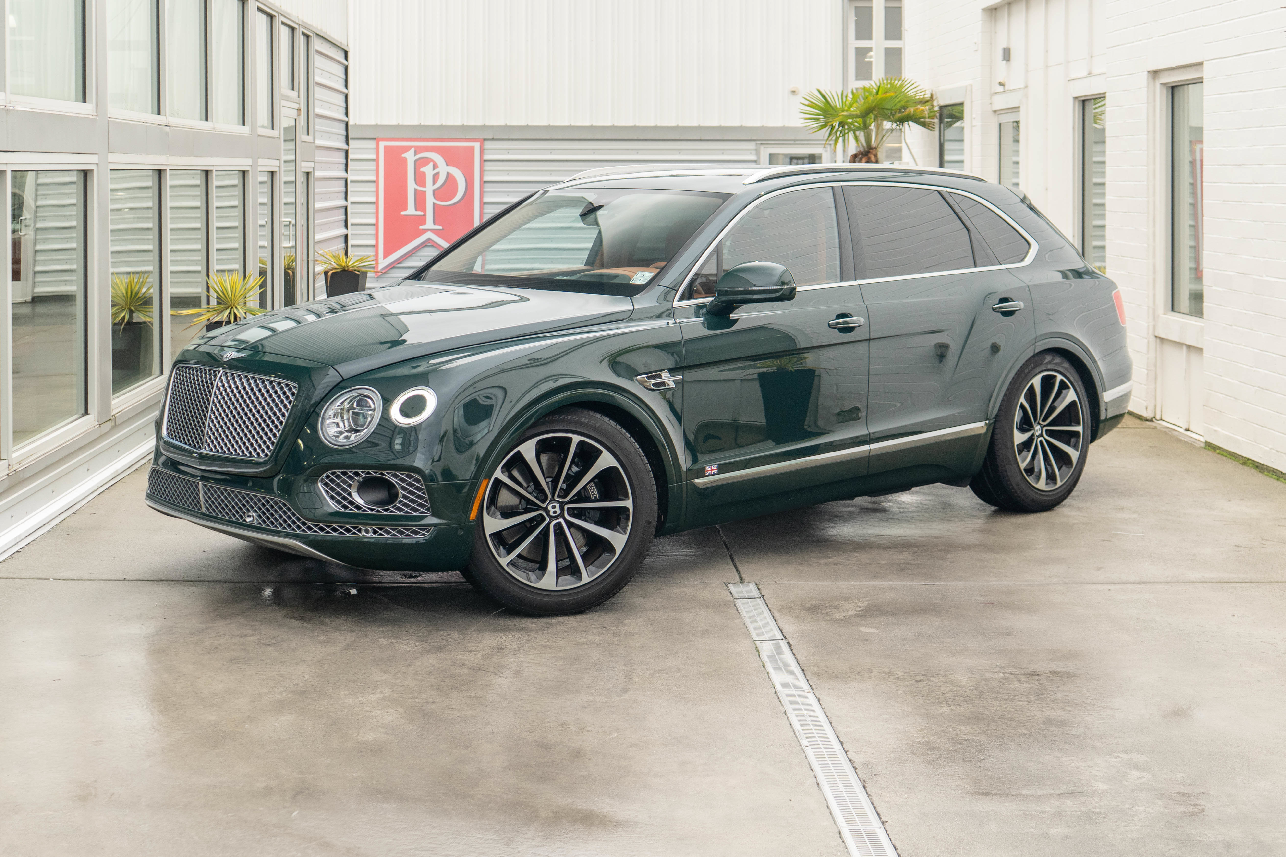 Used 2017 Bentley Bentayga AWD/4WD image 2